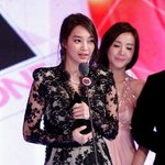 손톱 <b>디테일</b>까지 신경쓰는 신민아....