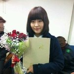 신지수 이제야 고등학교 <b>졸업</b>? 한참 <b>전</b>에 한 줄 알았는데.......