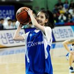 '꽈당<b>지은</b>' 아이유, 이번엔 농구장에서 넘어짐ㅠㅠㅋㅋ