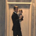 아빠랑 외출한 하퍼 <b>베컴</b>ㅋㅋ 메롱하는 모습도 귀요미ㅠㅠ