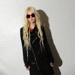 여전히 <b>팬더</b>룩을 즐기는 듯한 테일러 맘슨.. 아이라인 5cm 넘어보임