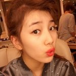 정리 안된 <b>잔머리</b>도 귀여운 여자 아이돌