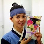 <b>스텝들</b>에게 초콜릿 선물한 윤승아, 얼굴뿐 아니라 마음씨도 훈훈