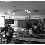 초등학교 졸업식후...돌아서 <b>우시</b>는 선생님을 보았습니다.ㅠㅠㅠㅠ