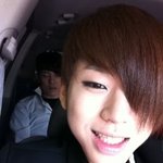 얼굴중 한곳을 보고 누군지 맞추기