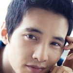 올라간 입꼬리가 매력적인 男연예인★★★