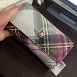 ★★1년전 제 지갑도둑의 지갑. 지금 제 손안에 있네요.★★