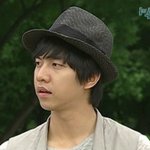 요즘 <b>페도라</b> 모자쓰면 욕먹냐?