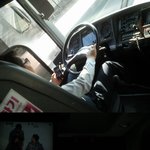 승객태우고 운전중에 고스톱치는 버스기사..미xxㅠㅠ