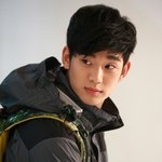 김수현 화보 <b>촬영</b> 현장ㄷㄷㄷ 얼굴 크기ㄷㄷㄷ