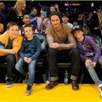 아들들이랑 외출한 <b>베컴</b>... 부럽다 하퍼야...