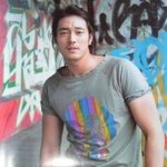 남자다운 어깨를 가진 연예인들