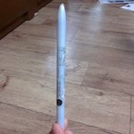아이라이너로 손에 그림을 그려보았다.