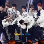 끝까지 인사하는 리더 지코