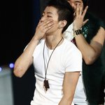 <b>청바지</b>에 흰티가 어울리는 아이돌