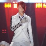 <b>격렬</b>한 춤을 추는 여자 아이돌