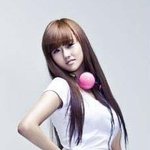 한 줌도 안되는 허가윤의 <b>손목</b> 같은 발목