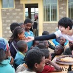 2pm 준호, 오늘은 <b>ebs</b>글로벌프로젝트 '나눔'하는날!