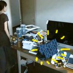 속에서 나오는 임수정씨의 파랑색 <b>무늬</b>가 있는 가방이 어디 제품인지...