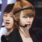 [아이돌]노래할때 <b>특유</b>의 표정