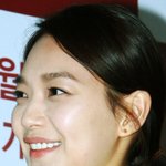 잡힐듯한 <b>턱살</b>을 가진 연예인들