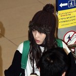 아픈 몸 이끌고 출국하는 아이유ㅠ.ㅠ