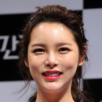 <b>기모노</b>? 샤워가운? 하여튼 특이한 옷을 입은 박시연