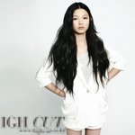 화보를 찍을수록 <b>여인</b>의 향기가 묻어 나는 김유정