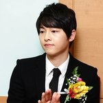 송중기는 사진찍으면 자동 뽀샤시 처리되나 봐여