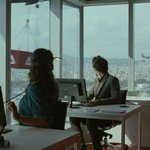 리복 <b>cf</b> 에서 컨테이서박스 헬기로 매달고 다니는거보셨어여??