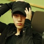 개구쟁이같은 남자 아이돌 야구 <b>모자</b> 패션