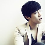 싸인회에서 여심 녹이는 <b>존박</b>의 황홀한 미소