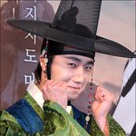 <b>도포</b> 벗은 양명 정일우, 요즘 많이 힘들구나?