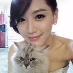 좀 부담스러운 <b>구도</b>의 셀카를 즐기는 듯한 김재경;;