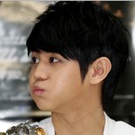 만지고 싶은 <b>볼살</b>을 가진 男아이돌