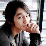 긴머리보다 단정한 머리가 훨씬 잘 어울리는 김범