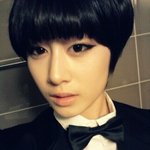 귀엽게 나비 넥타이 <b>착용</b>한 아이돌들