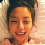 미친 <b>민낯</b> 구하라 피부하나로 자체발광