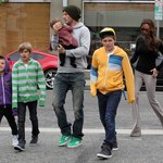 하퍼까지 야무지게 안고 다같이 외출한 <b>베컴</b>네