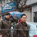 직업 군인 돋는 <b>정지훈</b>씨...ㅋㅋㅋ 적응 다 했음ㅋㅋ