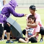 장난치는 <b>모습</b>이 귀여운 아이돌