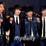 살 빠지고 청순해진 정용화, 턱선도 <b>날렵</b>해졌음!!!