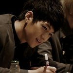 <b>명수</b>가 사인해줄때
