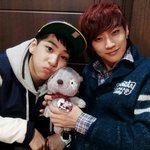 (사진有)<b>b1a4</b>바로 식스팩복근 공개