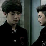 이 남자 누구예요??