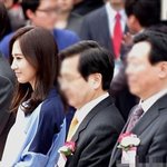학교 체육복같은 옷을 입어도 빛나는 <b>유리</b>