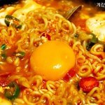 라면에 넣어 먹는 음식 <b>재료</b>는?