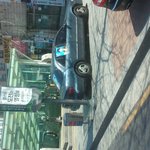 <b>인도</b>위에 주차 시키는 정치인.