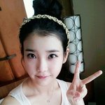 하얀 옷 유독 자주 입는 아이유.. <b>천사</b>네