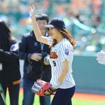 ㅋㅋㅋ사람 죽일 기세로 시구한 강소랔ㅋㅋㅋㅋ